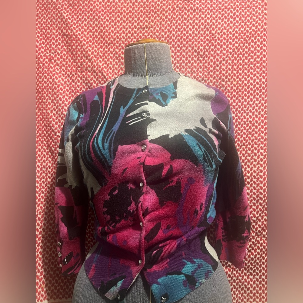 Small floral patterned women’s cardigan